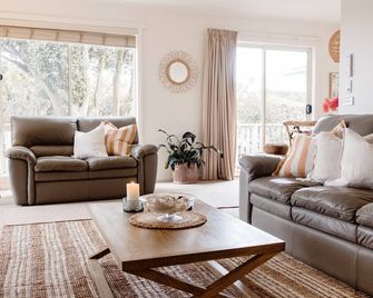 Banksia Beach House - Port Fairy - Living room