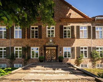 The smallest house in the historic Old Town near by the monk pond - Röbel/Müritz - Gebäude