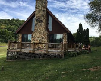 This 3 story home is set on a hillside & includes all imaginable amenities. - Richland Center - Building