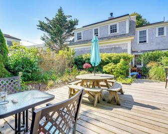 Walk to Beach Charming Condo in Provincetown! - Provincetown - Patio
