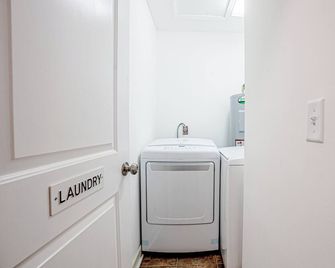 Cozy Home 5 min from Panama Country Club and parks - 25 min to PCB Beaches! - Lynn Haven - Lavandería