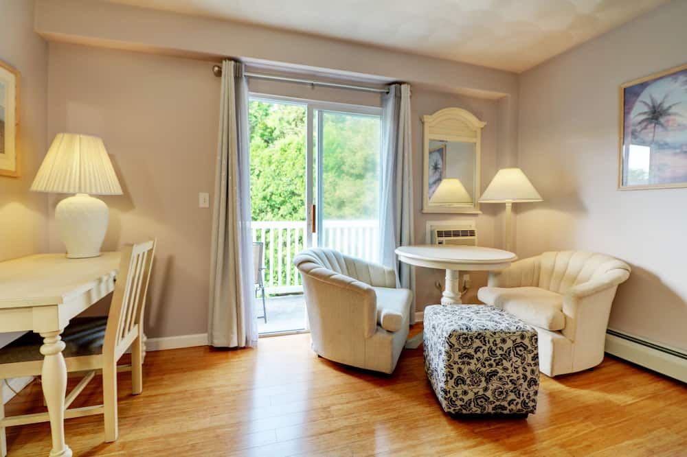 Hamilton Village Inn