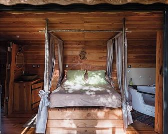 Cabane Celeste with private indoor whirlpool bath - Brassac - Habitación