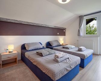 2 Bedroom Cozy Home In Duga Resa - Duga Resa - Habitación