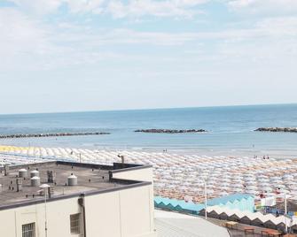 Hotel Vienna - Pesaro - Plaża