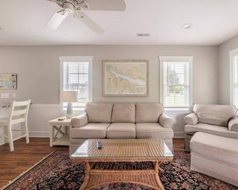 Charming 3-bedroom cottage in Bath steps away from the Pamlico River. - Bath