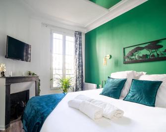 Suite L'éclipse Paris, logement avec jacuzzi, à 10 minutes des Champs Elysées - Levallois-Perret - Bedroom
