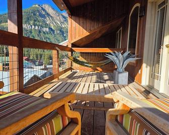 Luxury Yellowstone Chalet - Mountain Views with Sauna! - Cooke City - Balcony