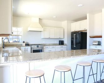 Scenic Retreat 16 miles from Ski Apache - Alto - Kitchen
