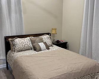Charming 4-bedroom bed & breakfast in Marksville with AC, WiFi and full Kitchen. - Marksville - Habitación