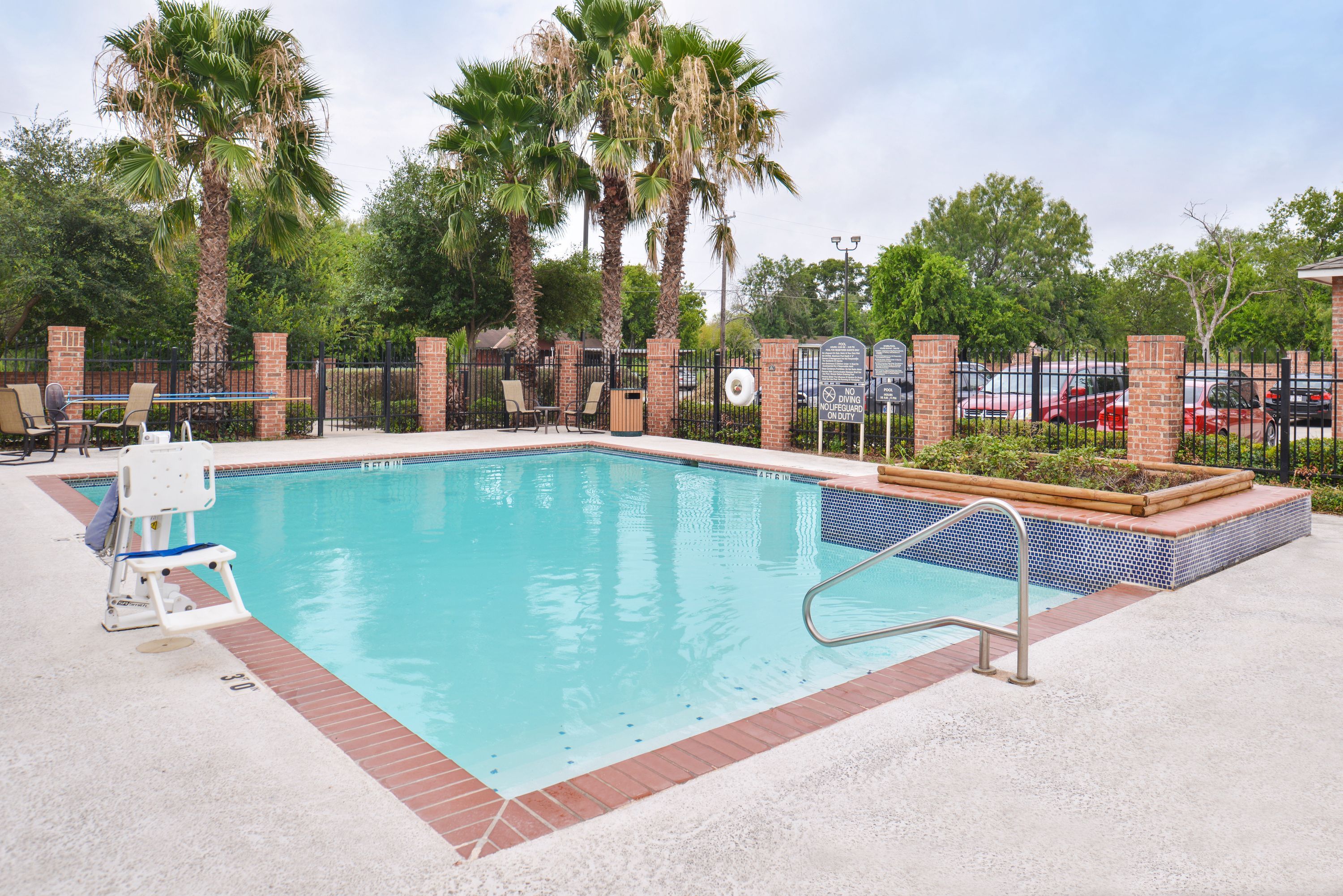 Holiday Inn Express & Suites San Antonio South By IHG - סן אנטוניו - בריכה