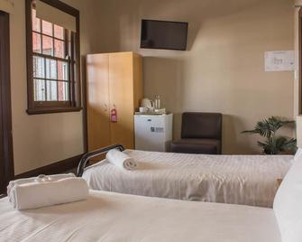 Campsie Hotel - Strathfield South - Bedroom