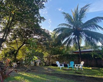 Tropical Camas Surf House - Jacó - Vista del exterior