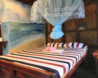 Nuts Huts - Loboc