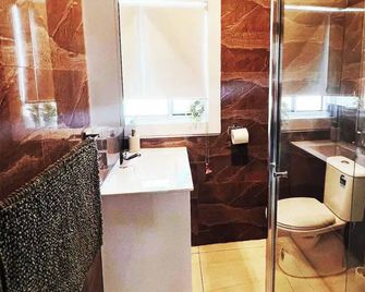 Sam's Cottage on Hennessey - Moe - Baño