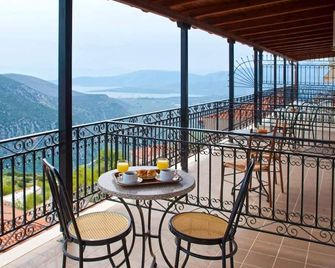 أوليمبك هوتل - دلفي - شرفة