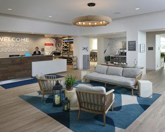 Hampton Inn & Suites Manistee Waterfront - Manistee - Recepce