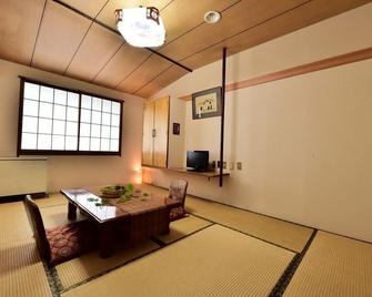 New Takenoya Inn - Ōmachi - Eetruimte