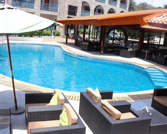 Riviera Taouyah Hotel - Conakry - Piscina