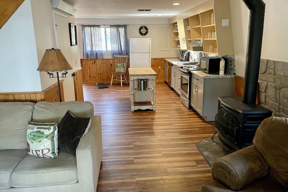 Waterfront Cottage Moosehead Lake - Greenville - Huiskamer