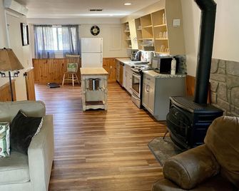 Waterfront Cottage Moosehead Lake - Greenville - Huiskamer