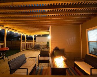 Cozy Home - Self Check-In w/Spacious Deck - Santa Clara - Restaurant