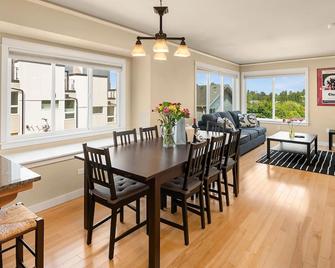 Seattle Vacation Home: Life's A Game - Seattle - Salle à manger