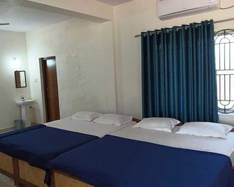 Stone Wood Stay - Bhatkal - Bedroom
