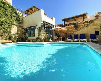 Charming, 300 year old traditional Farmhouse with private pool - Żebbuġ, Gozo - Pool