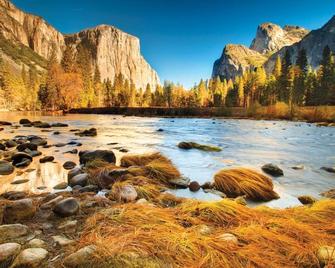 Yosemite Valley Lodge - יוסמיט ווילג' - חוף