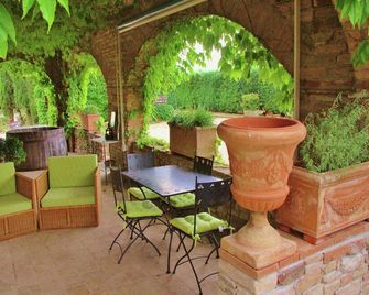 Farmhouse in Marsciano With Pool And Vin - Marsciano - Innenhof
