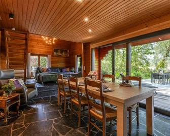 Huswell - Tranquil retreat, cozy chalet in the heart of Urse - Aalter - Essbereich