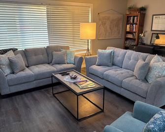 Home on the Border - Modern home 5 minutes from Canadian border - Blaine - Sala de estar