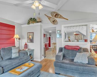 Lake Life Living w/ Game Room - Jamestown