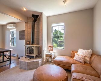 Gorge View 365 4 Bedroom Home by RedAwning - Hood River - Huiskamer