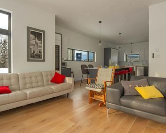 Le Refuge de la Rivière 16p Proche du Parc Omega - Montebello - Obývací pokoj