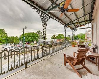 Charming Louisiana Getaway w/ Furnished Balcony! - New Roads - Balcón