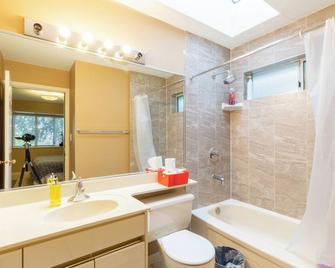 Private Master Bedroom B and ensuiteWashroom - Vancouver