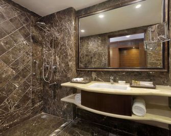Ramada Plaza by Wyndham Chandigarh Zirakpur - Zerakpur - Bathroom