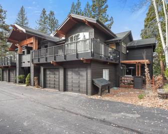 Crystal Charm Amazing 3 Bdr Condo Close To Beaches Casinos & Skiing - Crystal Bay - Building