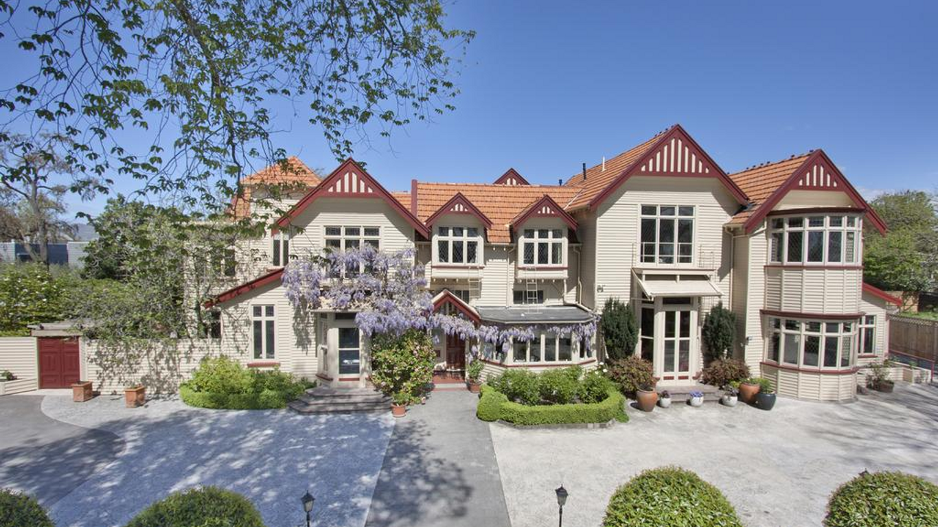 Eliza's Manor On Bealey