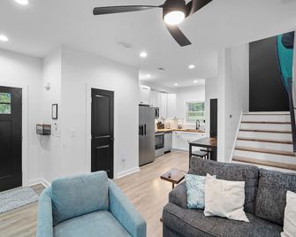 Waterfront House with Kayaks, Firepit, & Disc Golf - Lexington - Wohnzimmer