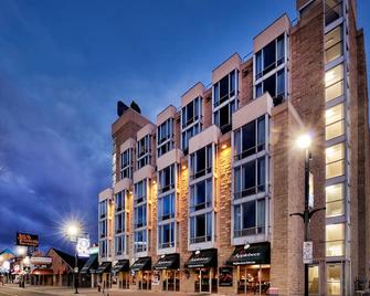 The Falls Hotel & Inn - Niagara Falls - Building