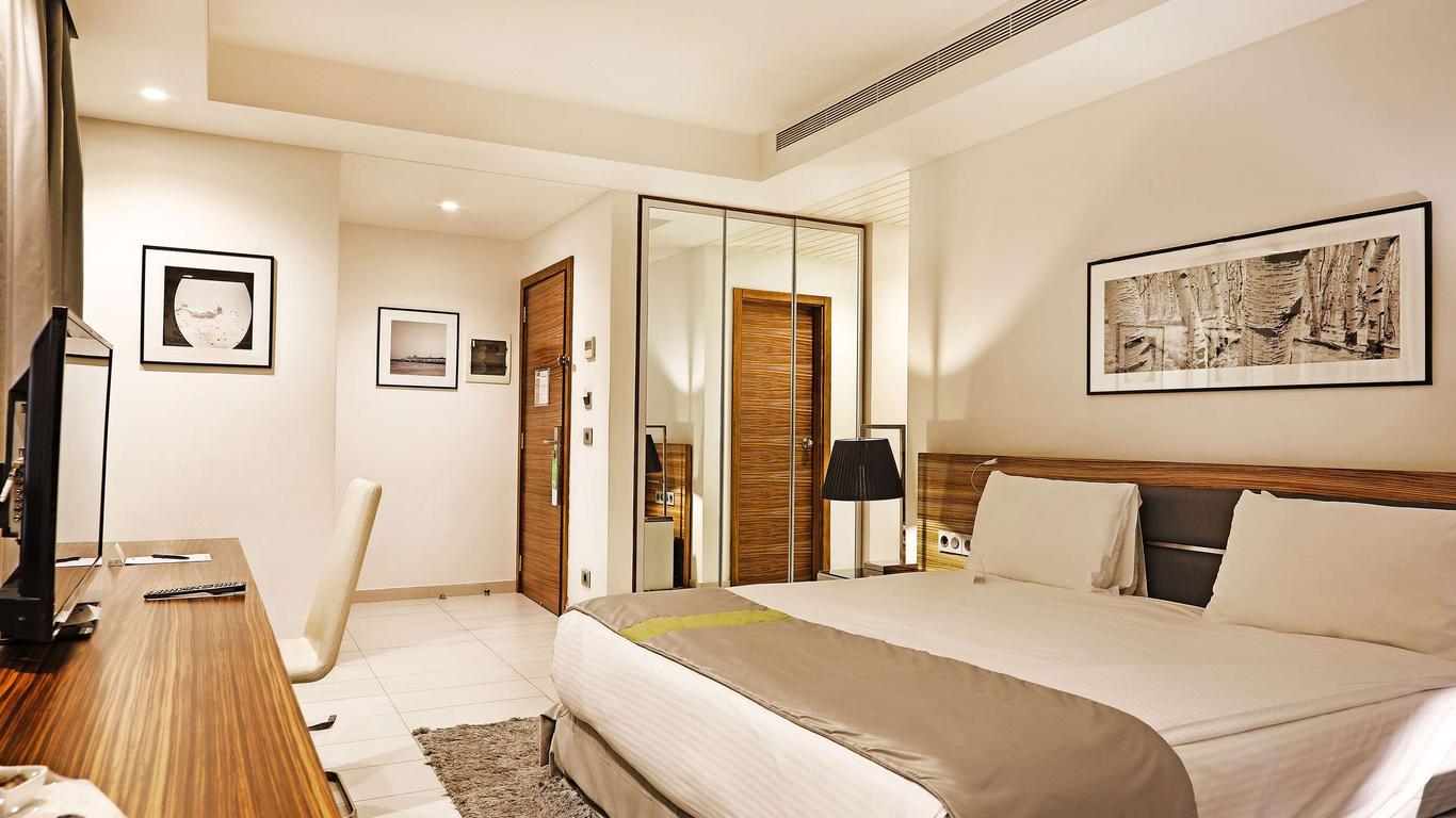 Warwick Stone 55 Hotel