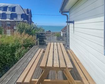 2 Bedroom Cozy Home In Ault - Ault - Balcone