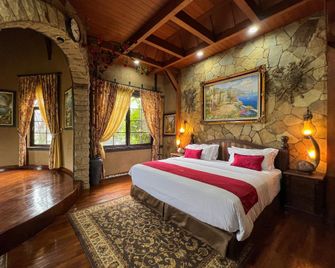 Edensor Hills Villa, Resort & Café Sharia - Bogor - Bedroom