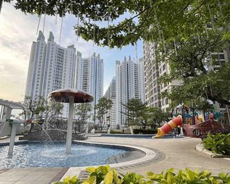 The Mansion at Dukuh Golf Kemayoran - Yakarta - Piscina