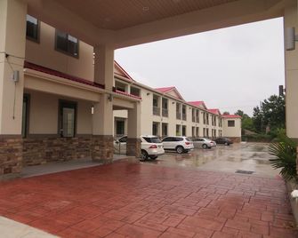Scottish Inns And Suites - Katy - Gebäude