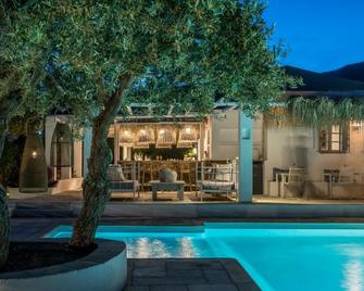 Verina Terra - Platis Gialos - Bazén