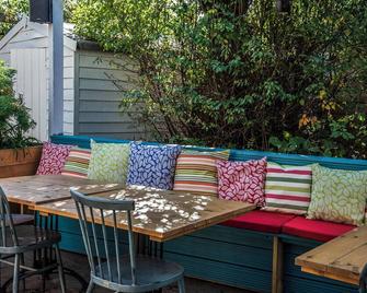 The Winning Post - Windsor - Patio